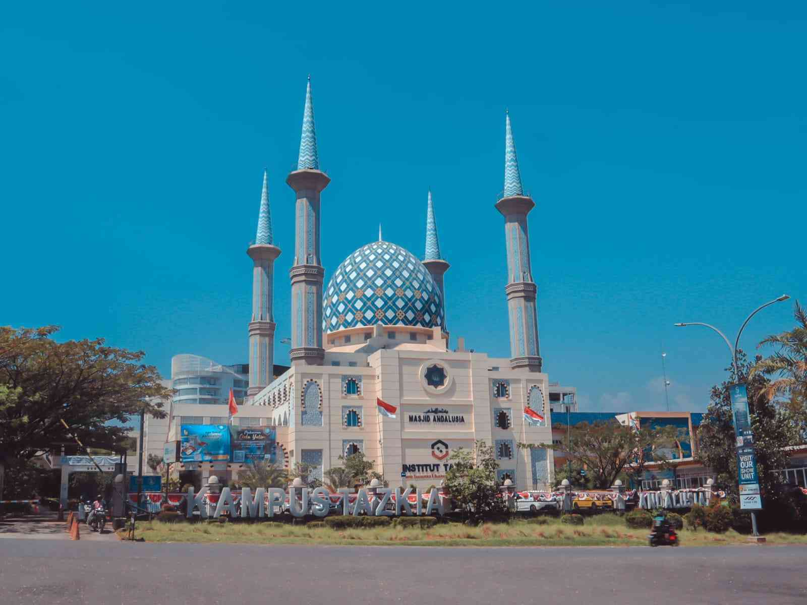 Ajaibnya Ramadan dan Nikmatnya Menanti Buka Bersama di Masjid Andalusia Sentul