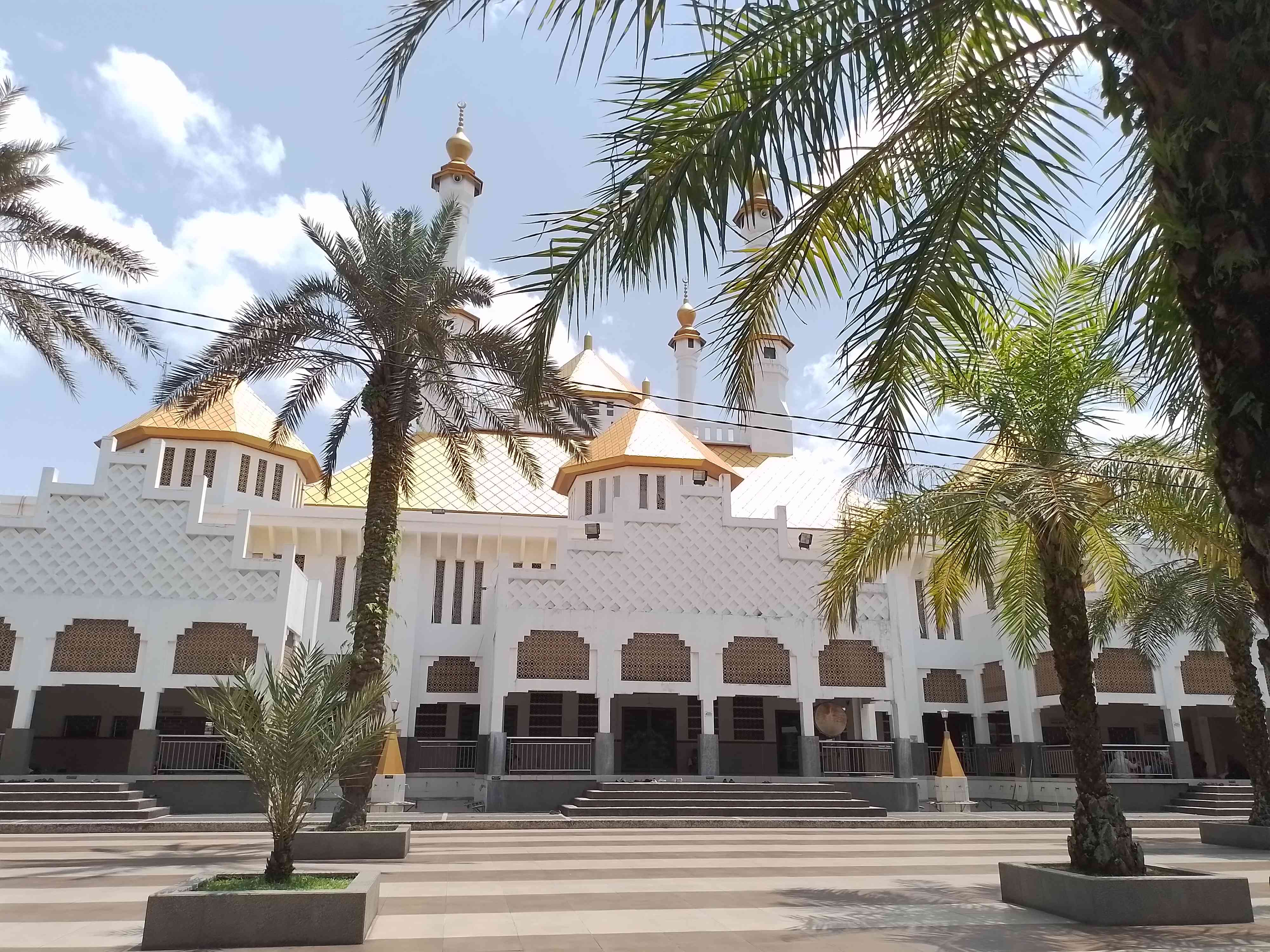 Masjid Agung Kota Tasikmalaya: antara Tilawah dan Ngabeubeurang