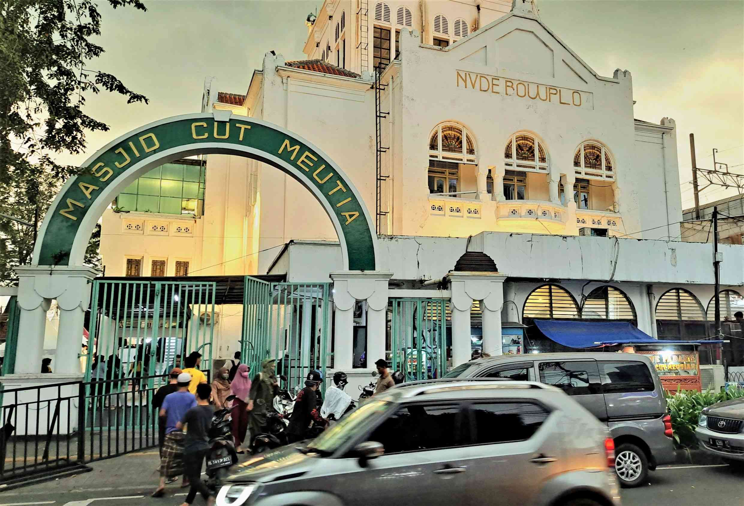 Wisata Religi ke Masjid Cut Meutia yang Autentik