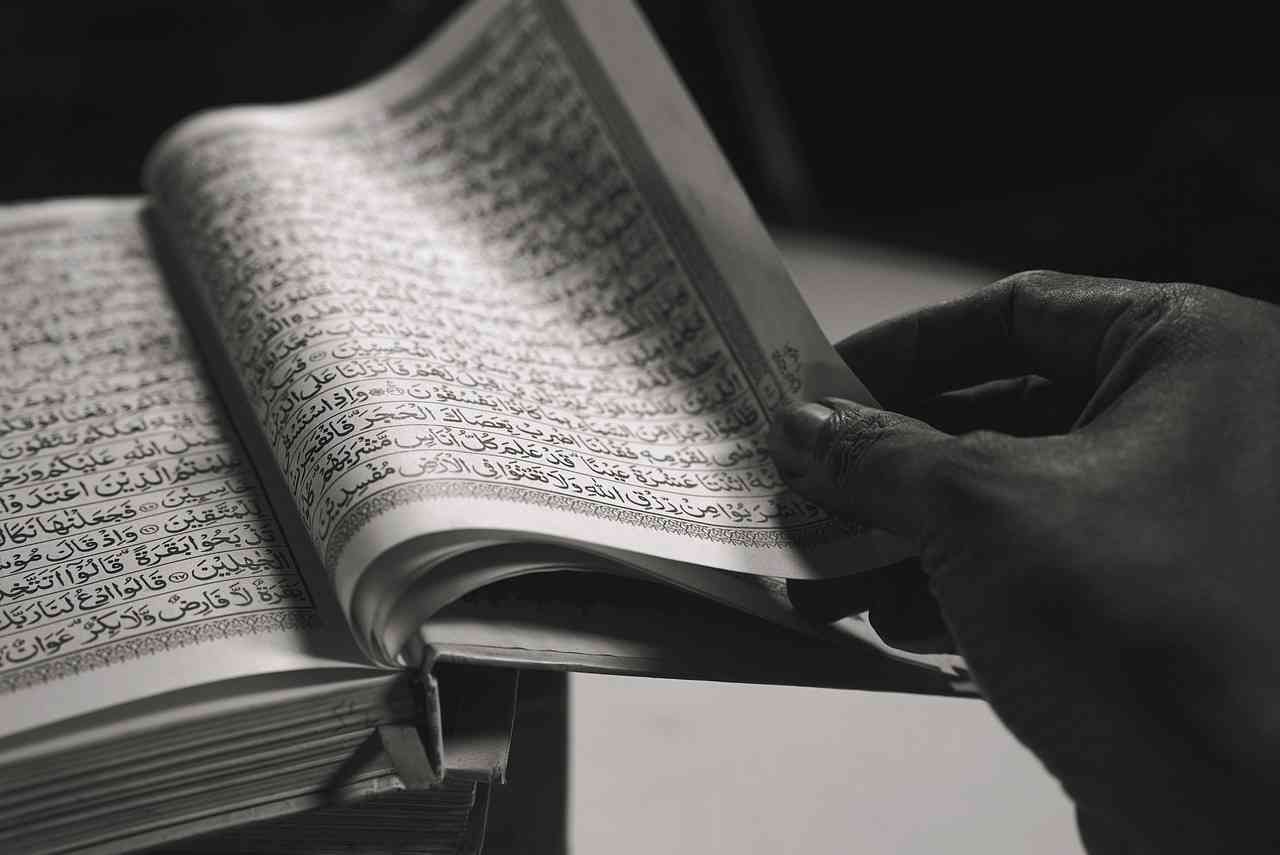 Membaca Al-Quran di Malam Nuzulul Qur'an, Keutamaan yang Ditunggu!
