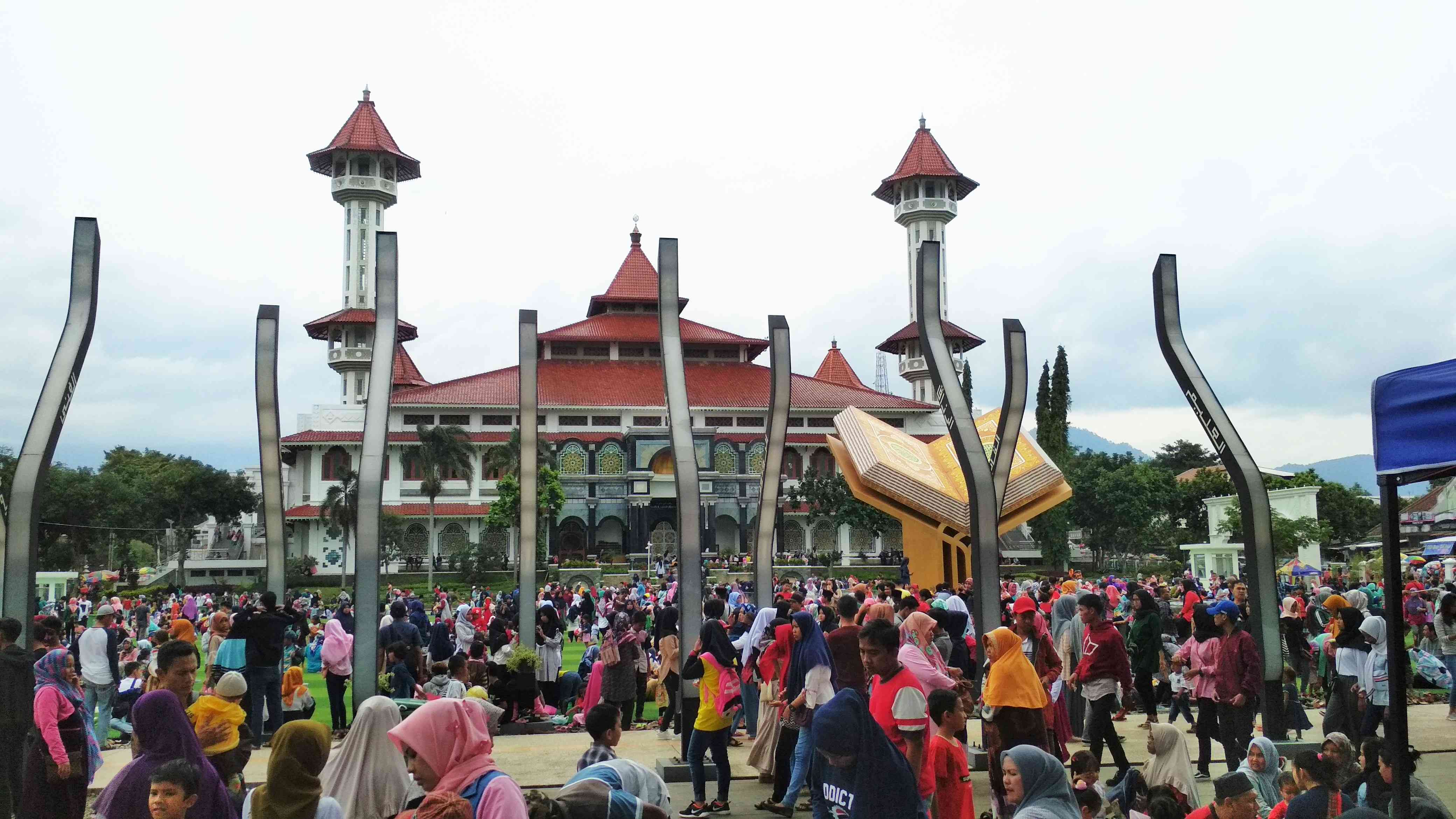 Ngabuburit di Masjid Agung dan Alun-alun Cianjur