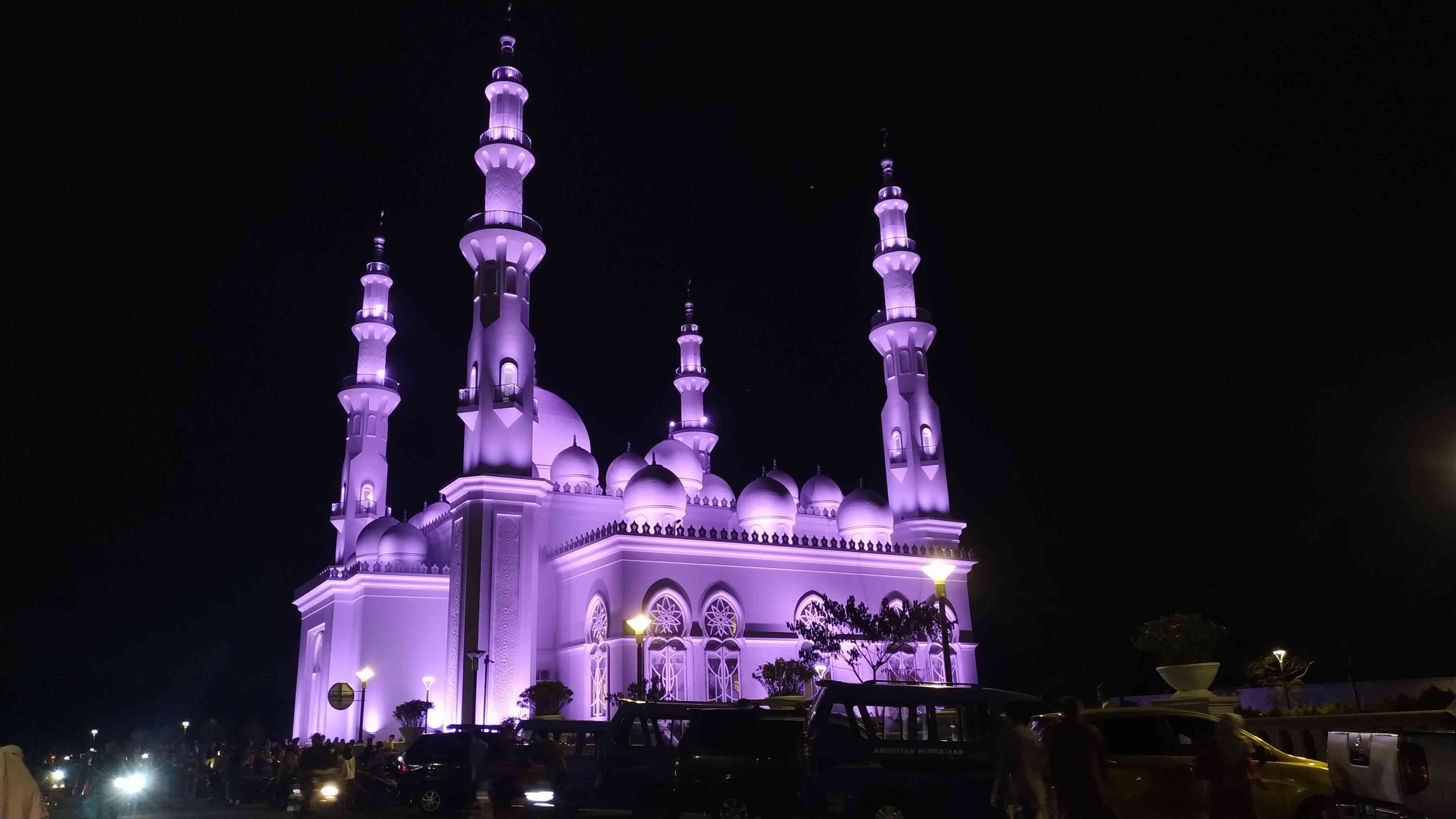 Keindahan dan Kemewahan Masjid At-Thohir, Wujud Cinta dan Bakti Anak kepada sang Ayah