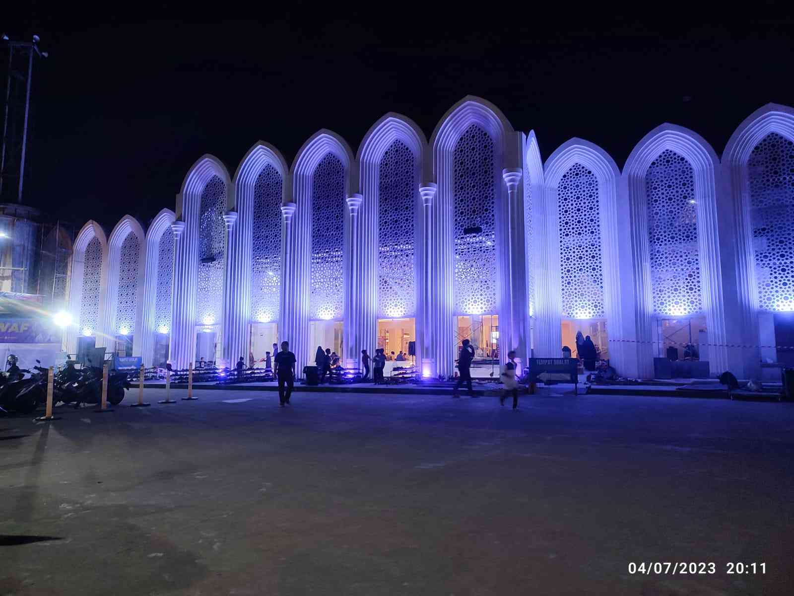 10 Adab Mengunjungi Masjid