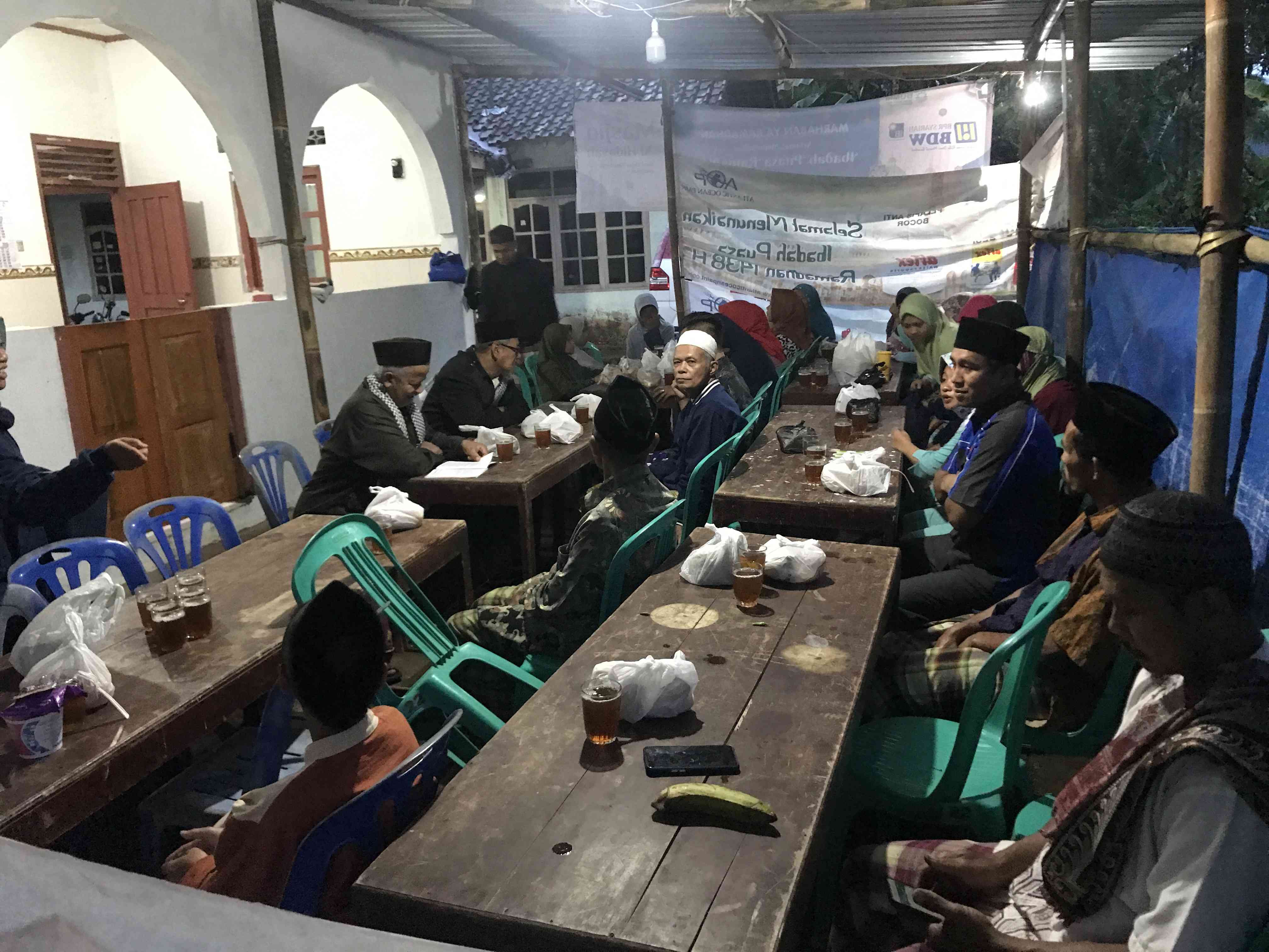 Tradisi Ramadan Membuat Menu Buka Puasa di Masjid Secara Bergilir