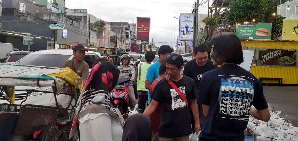 Komunitas Kopi Bagi-bagi Es Kopi Susu Gula Aren di Yudanegara, Tasikmalaya