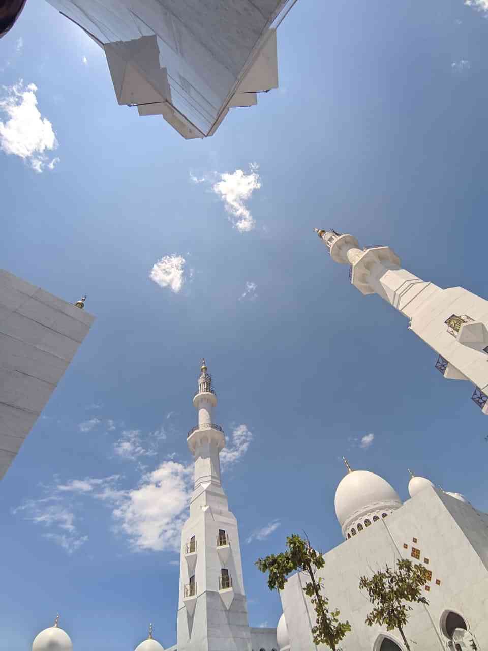 Suasana Sholat Jum'at Saat Bulan Suci Ramadhan di Masjid Raya Sheikh Zayed Kota Solo