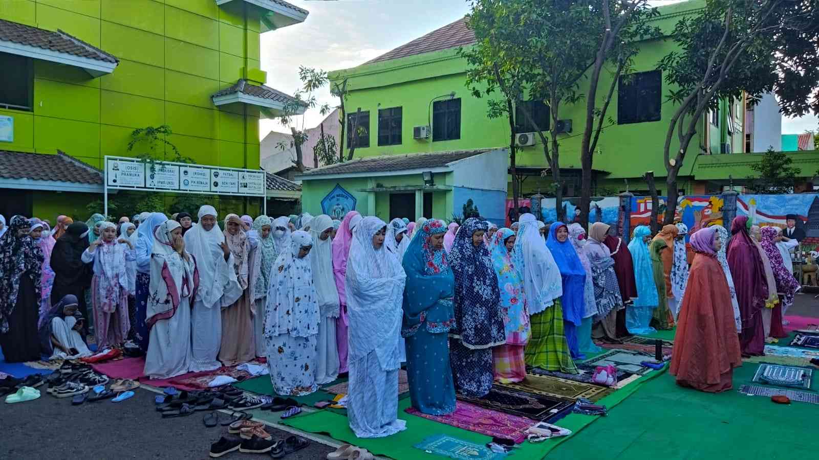 Cara Menikmati dan Khusyuk dalam Sholat