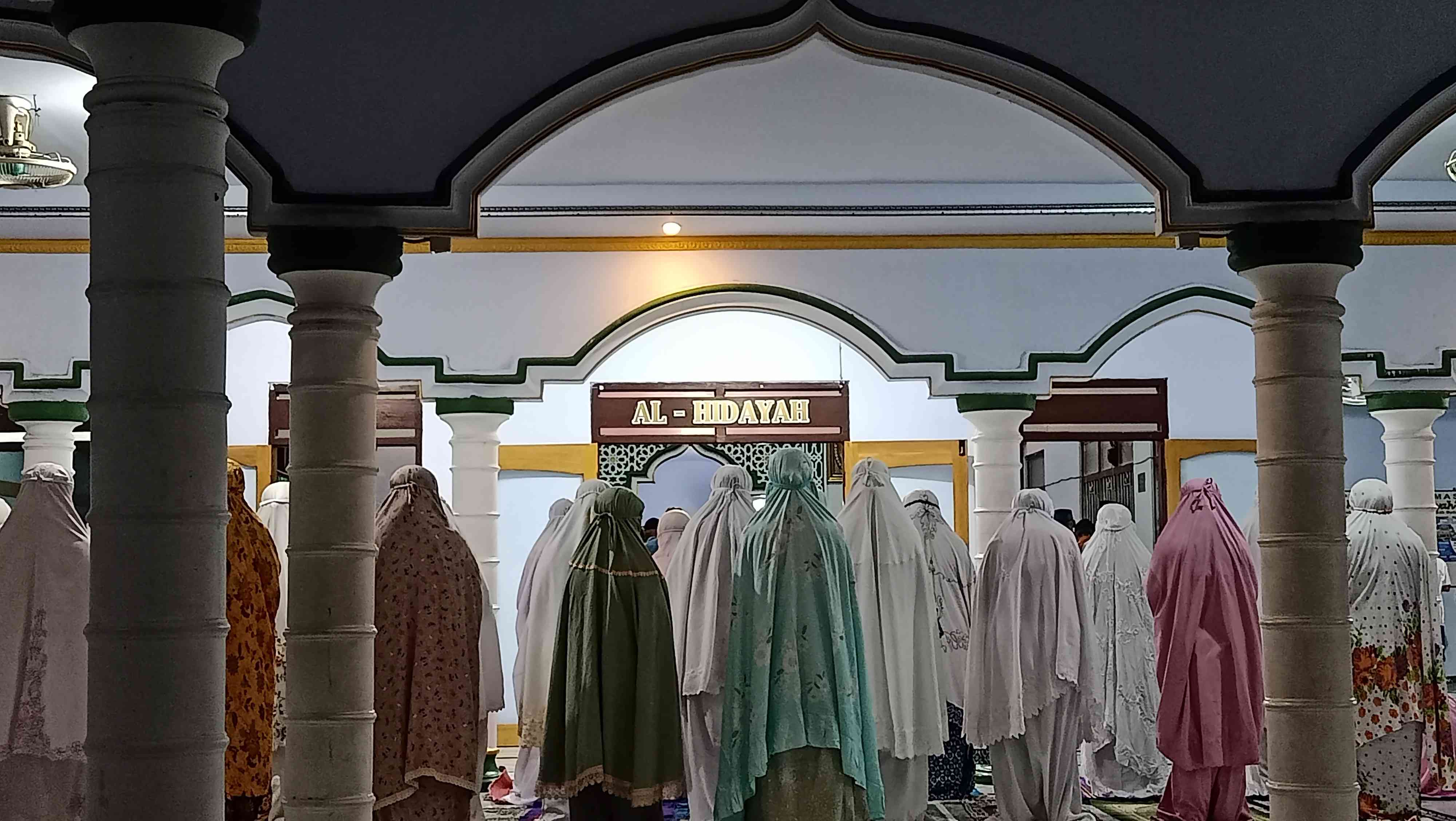 2 Tips Memilih Outfit Salat Tarawih Anti Kipit-Kipit