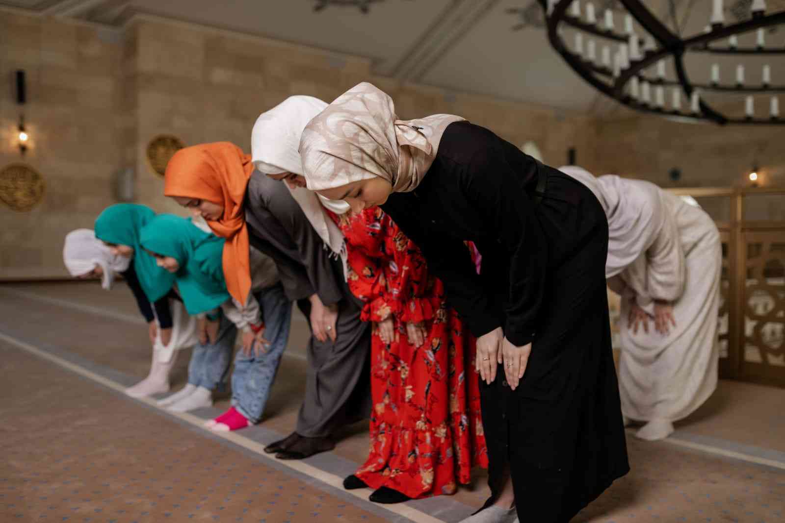 Mengintip Outfit Tarawih dari Times Square, Jeddah hingga Indonesia, Berbeda-beda namun Satu Makna