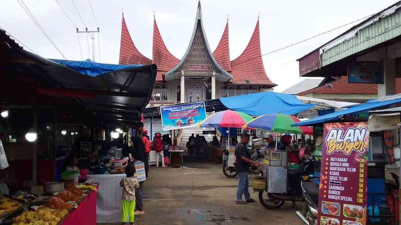 Daya Tarik Pasar Pabukoan Di Tengah Kemacetan Padang Panjang