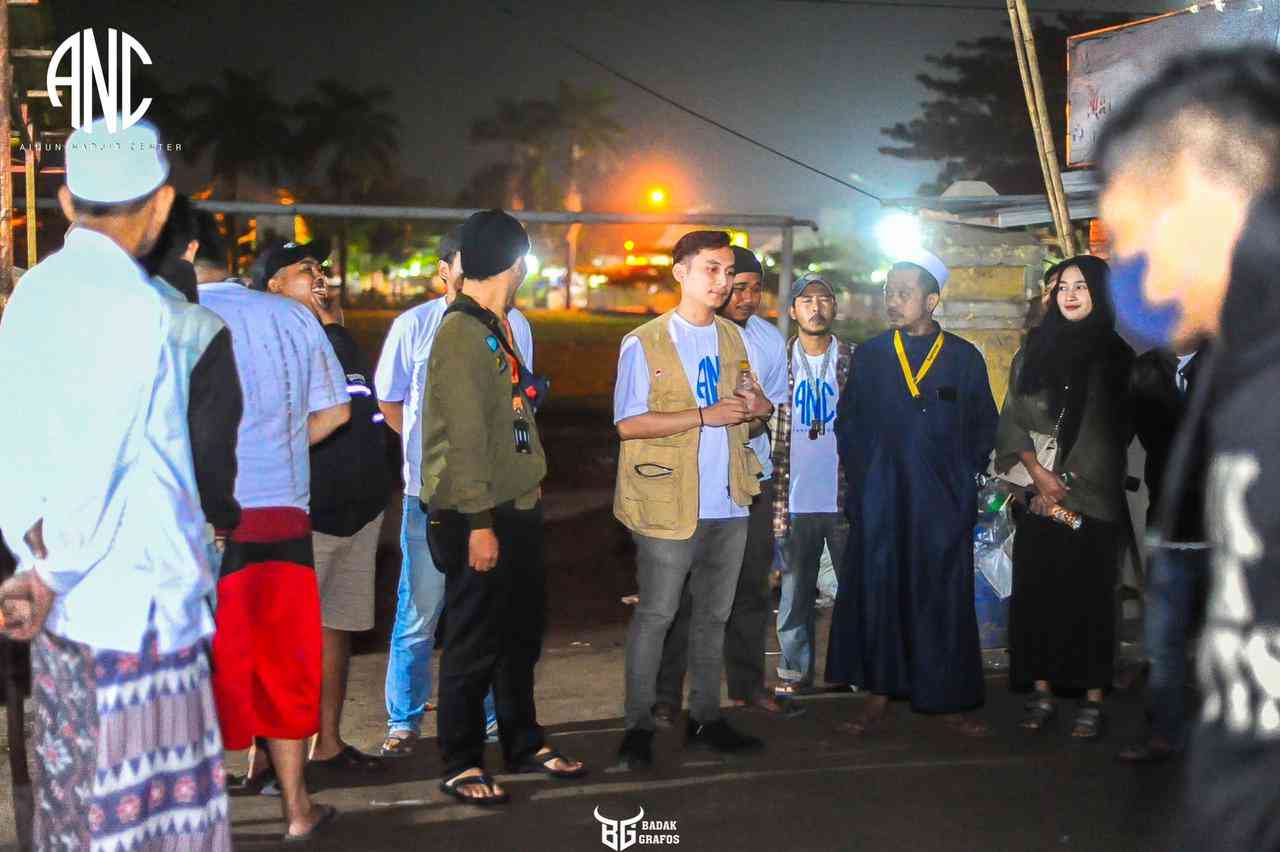 Ketua Bendahara Umum DPD Partai Nasdem Mohamad Ainun Nadjib S.H. Berbagi Sahur di Bulan Berkah