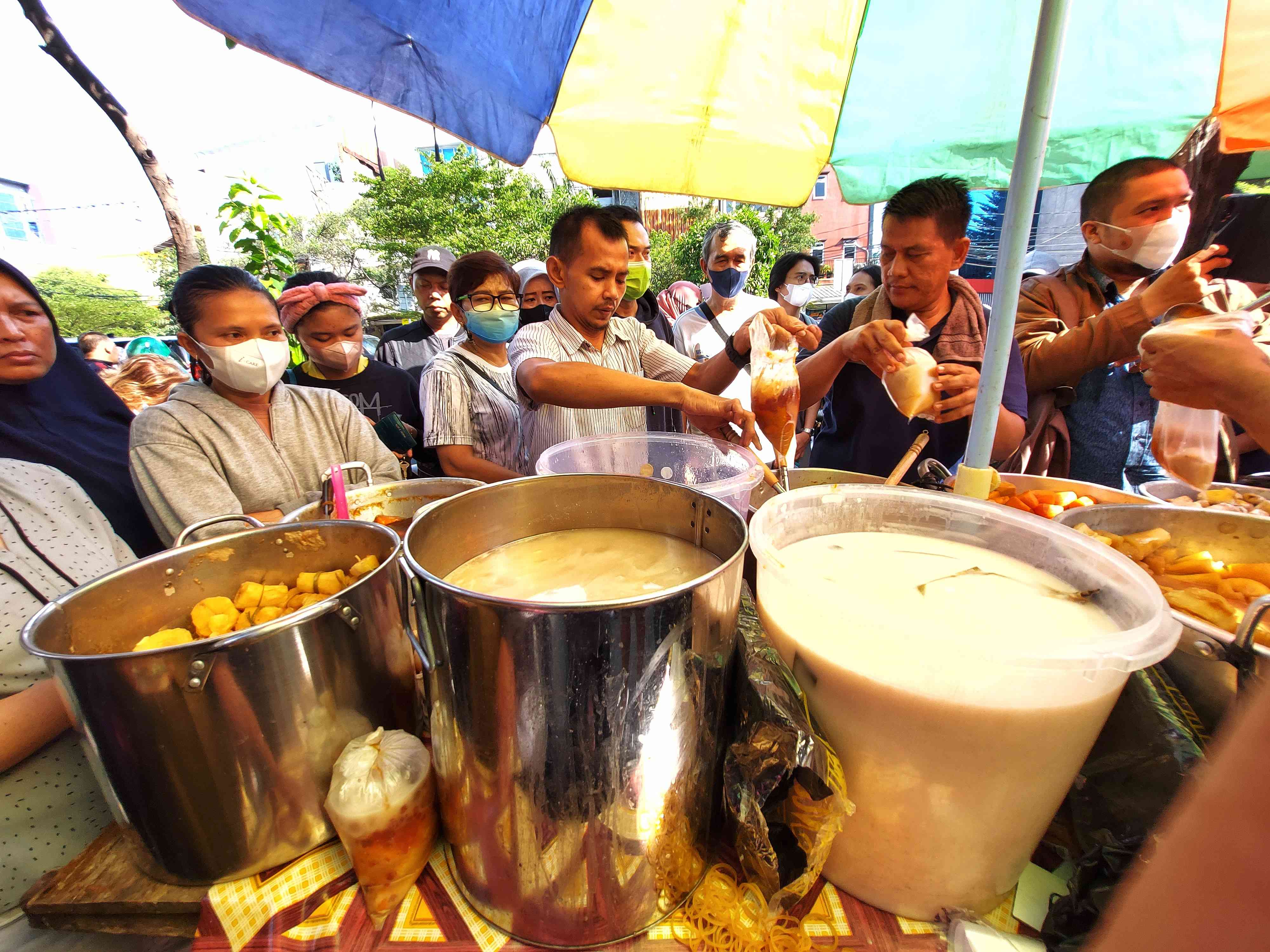 Hobi Ramadan: Berburu Takjil! Simak Tips Aman Beli Takjil