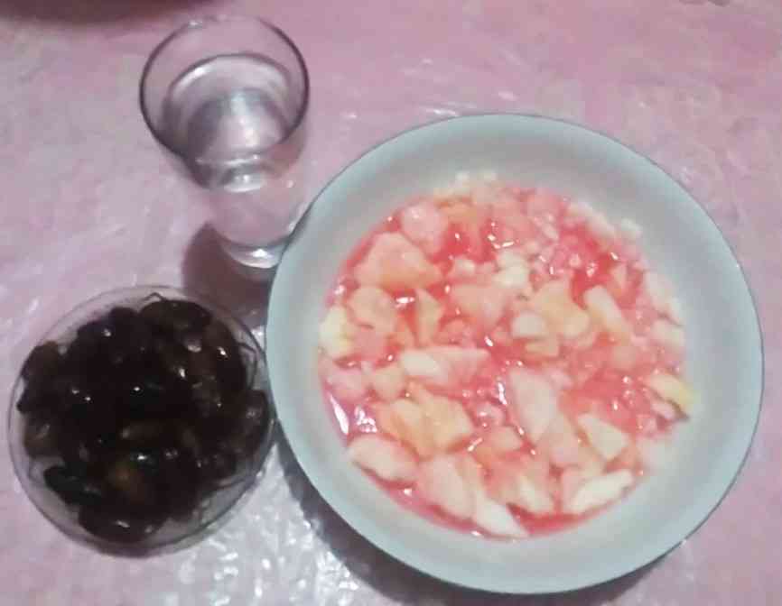 Berbuka Puasa dengan Kurma dan Rujak Timun Suri