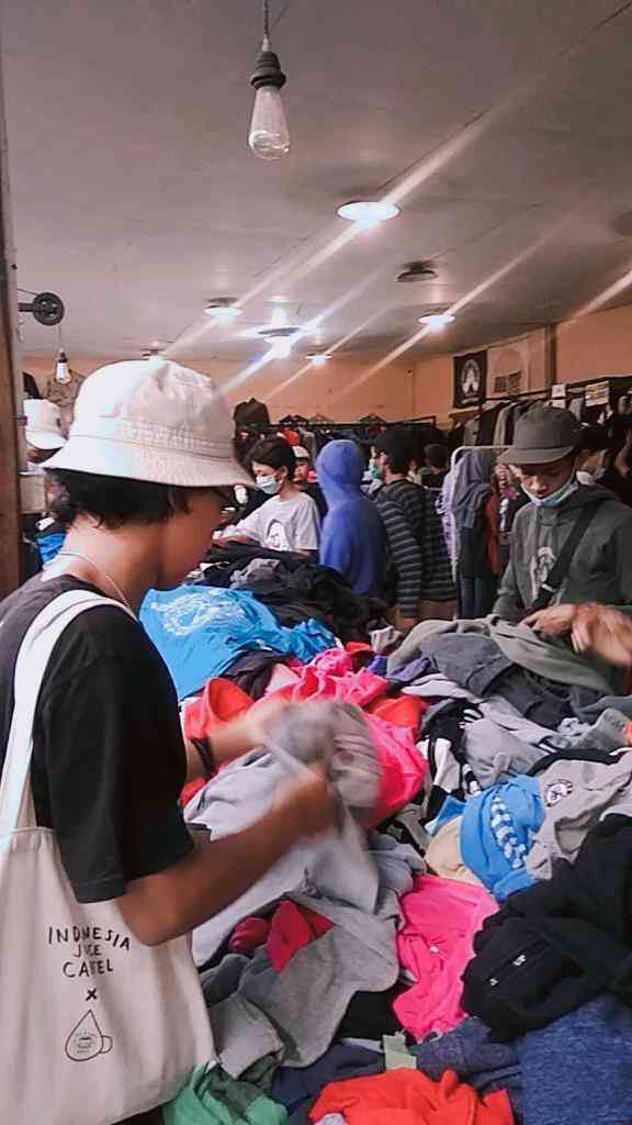 Baju Thrifting untuk Lebaran: Tips Memilih dengan Bijak