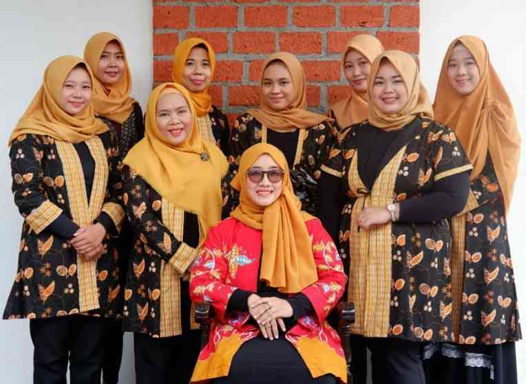 Pilih Batik atau Baju Muslim Saat Lebaran?