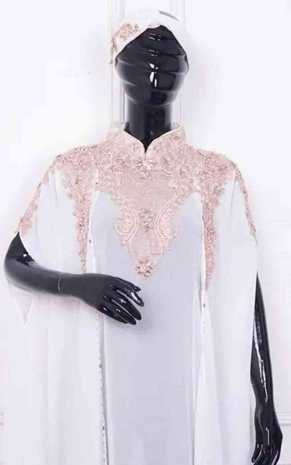 Kaftan Broken White untuk Shalat Idul Fitri