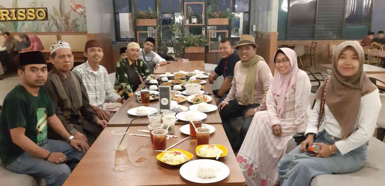 Mengapa Harus Makan Istimewa Saat Berbuka