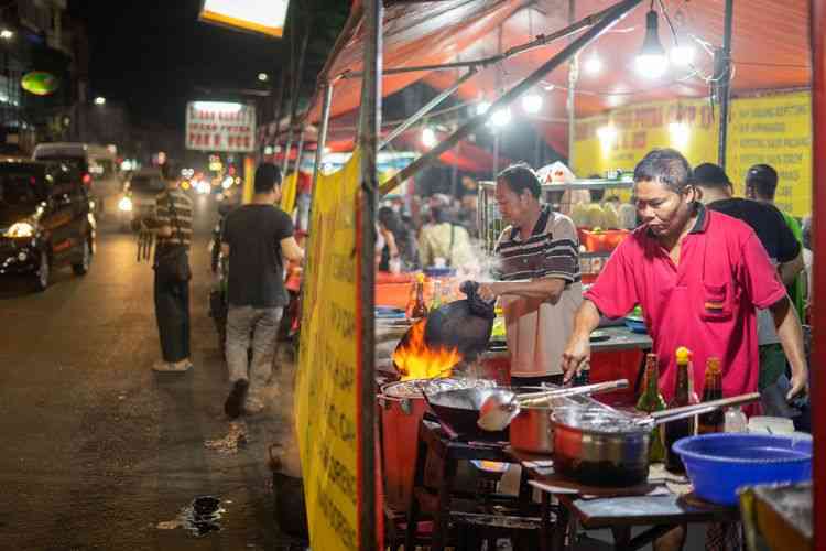 Makna Sahabat dalam Bukber Hemat di Jalan Sabang