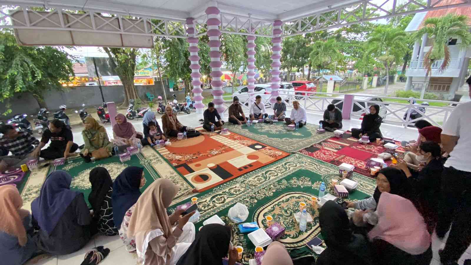 Bukber Hemat Bisa Diatur, yang Tetap Nikmat ya Sholat