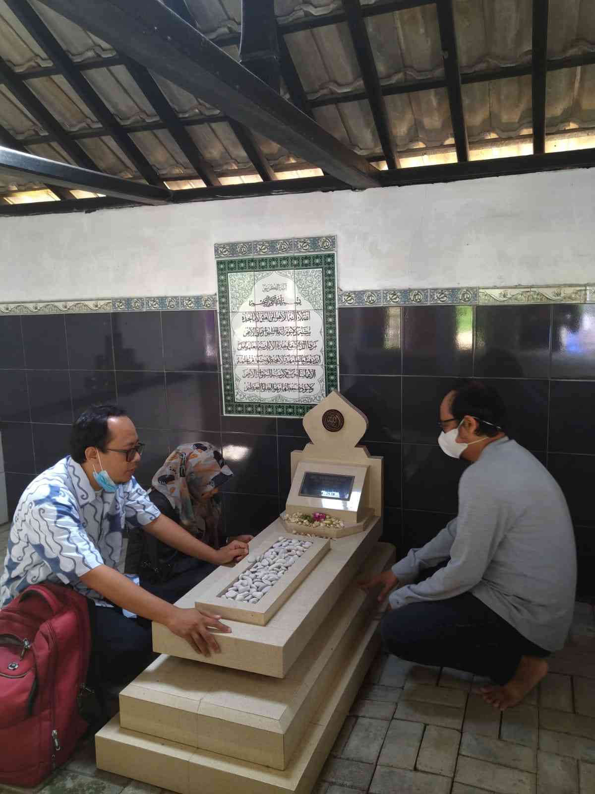 Ziarah Kubur Saat Lebaran, Tradisi Khas Indonesia