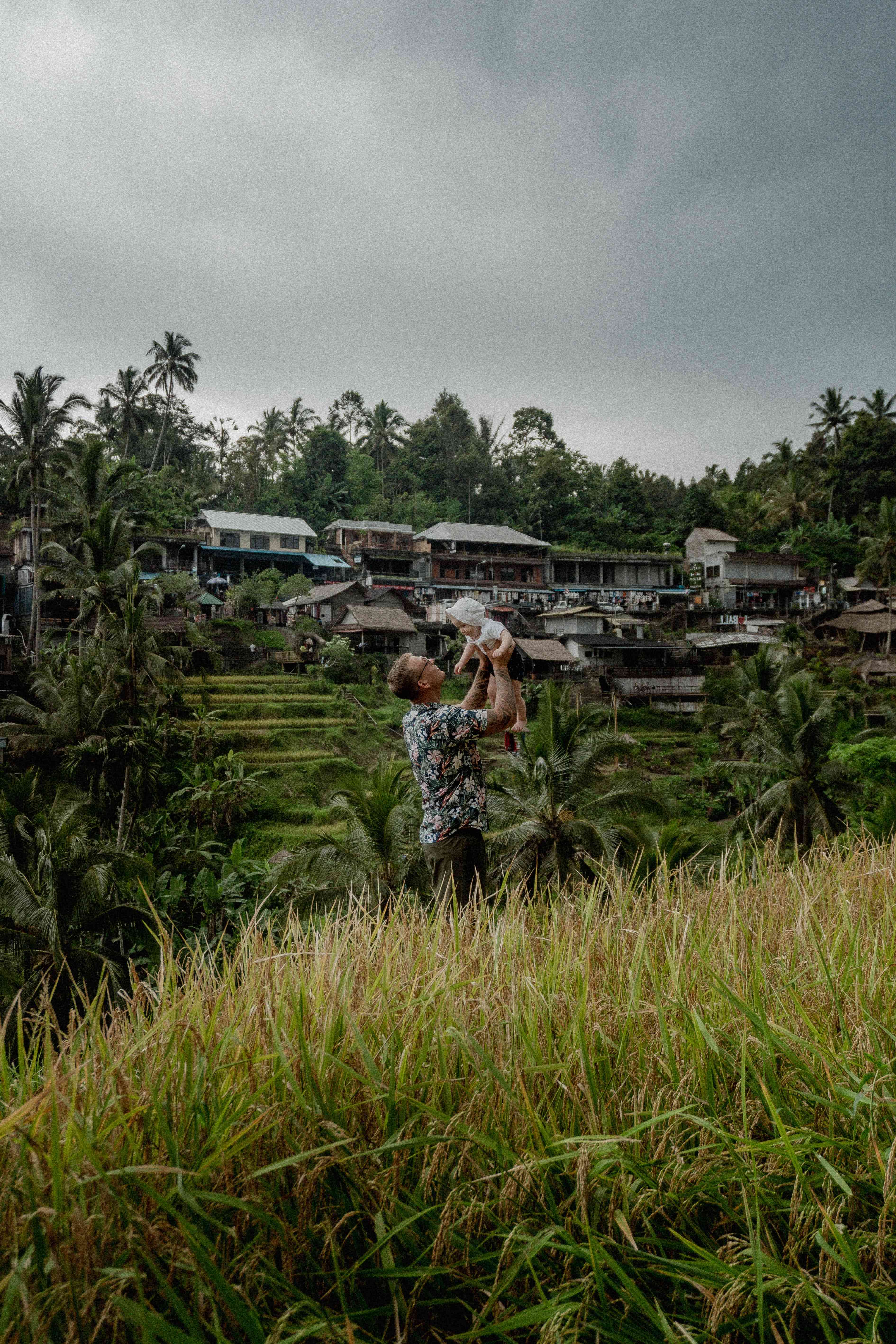 Kampung Halaman: Menyapa Rindu dalam Pelukan Tradisi