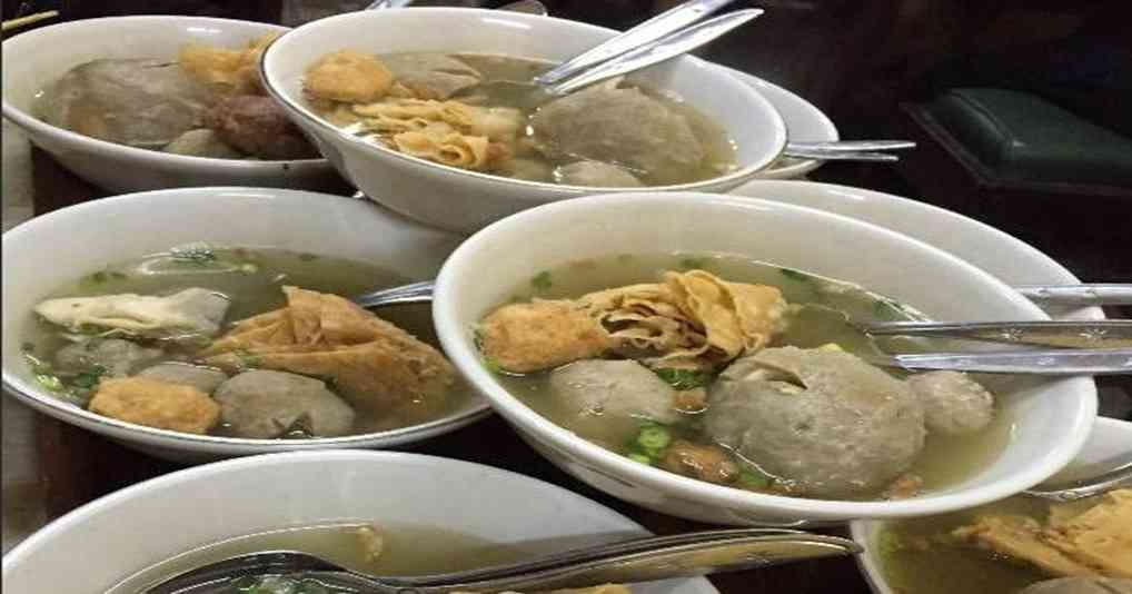 Menyantap Bakso Kesukaan Pasca Puas Nikmati Kuliner Lebaran