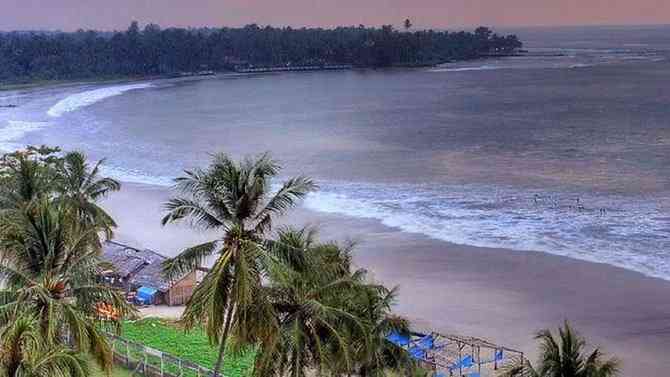 Ketika Warna Langit dan Air Menari Bersama di Pantai Anyer