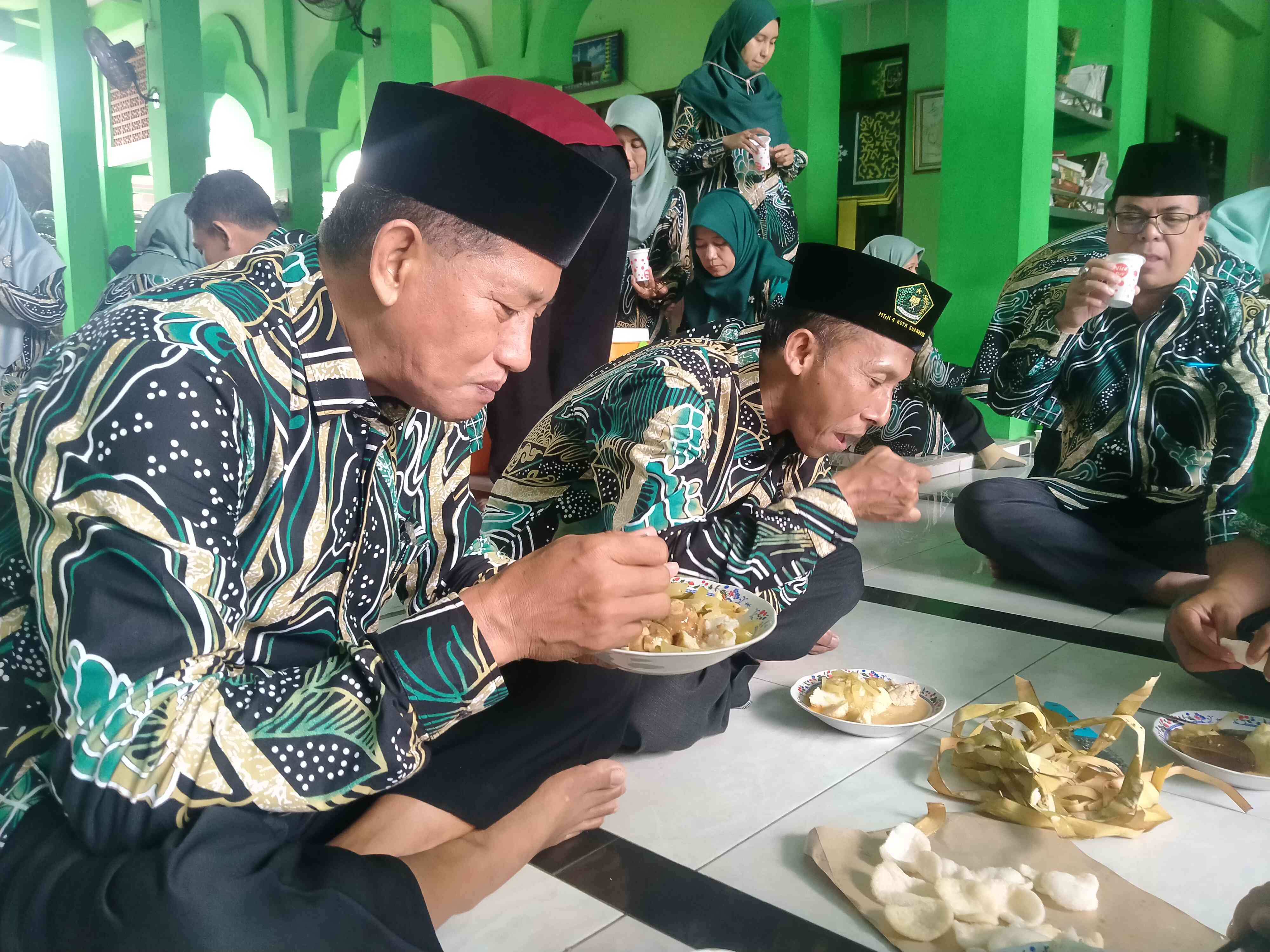 Ketupat dan Opor Ayam Kuliner Khas Lebaran Ketupat