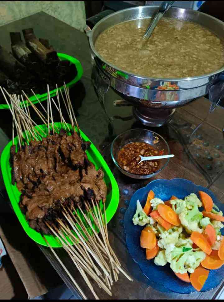 Rujak Rawon dan Sate Madura Kuliner Jawa Timur