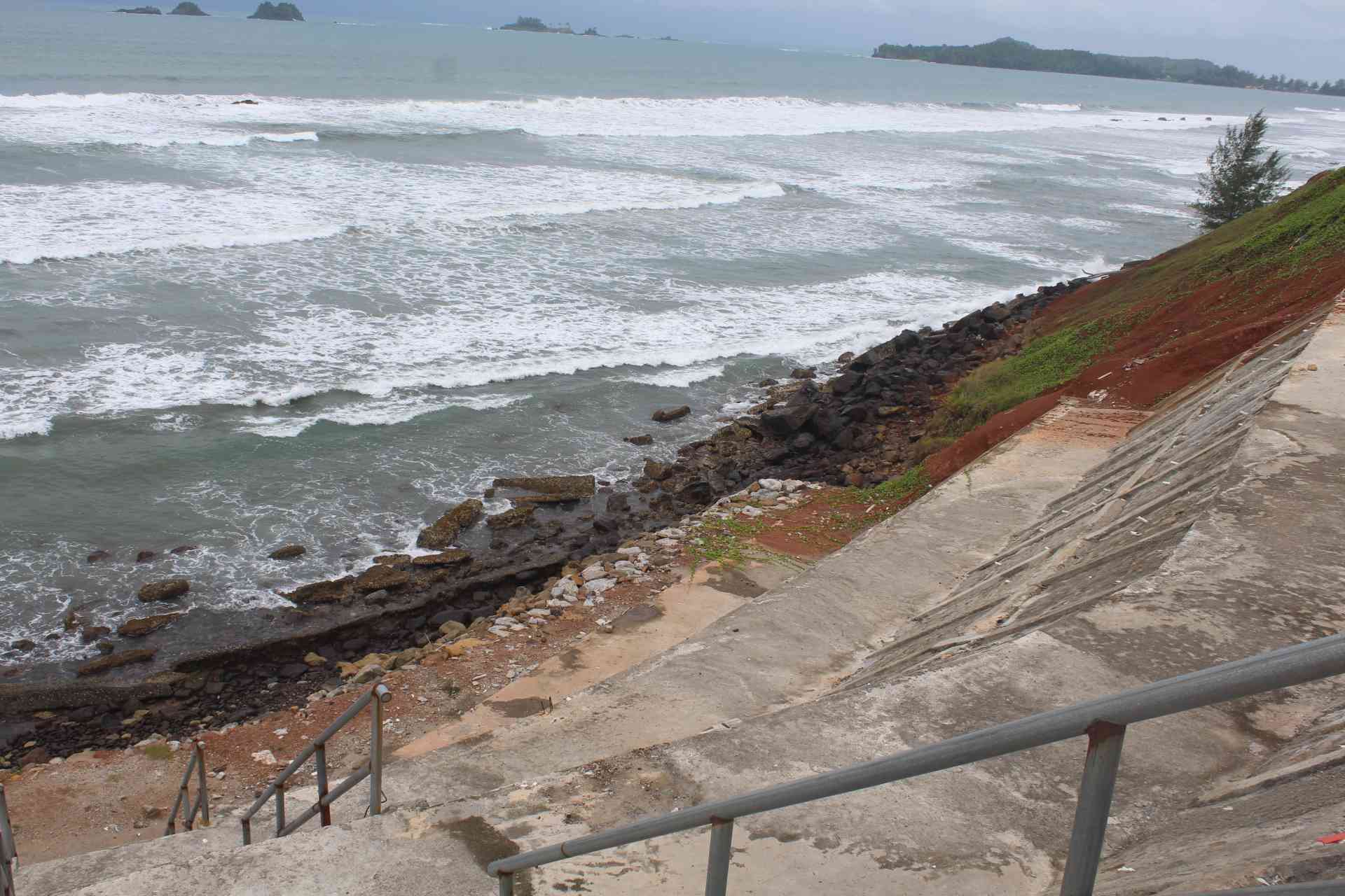 Keindahan Pantai di Sepanjang Jalan Nasional Meulaboh - Banda Aceh