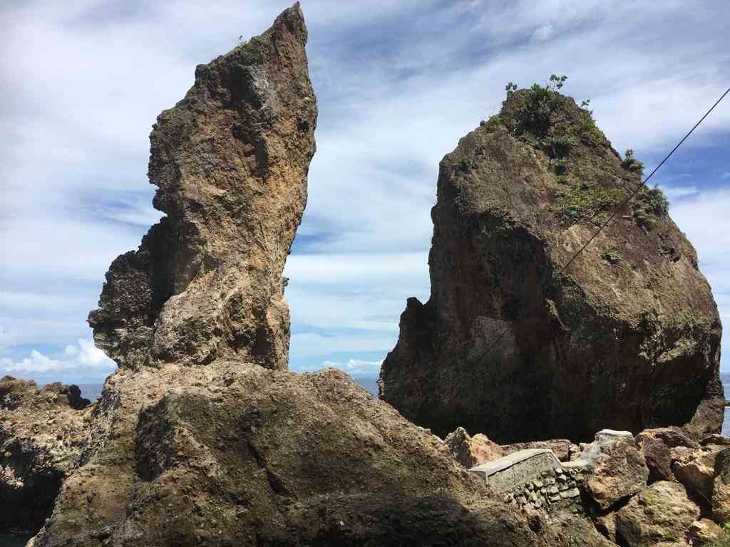 Kisah Tentang Batu Layar, Pantai Tilepuai dan Bia Garu di Ambon Manise