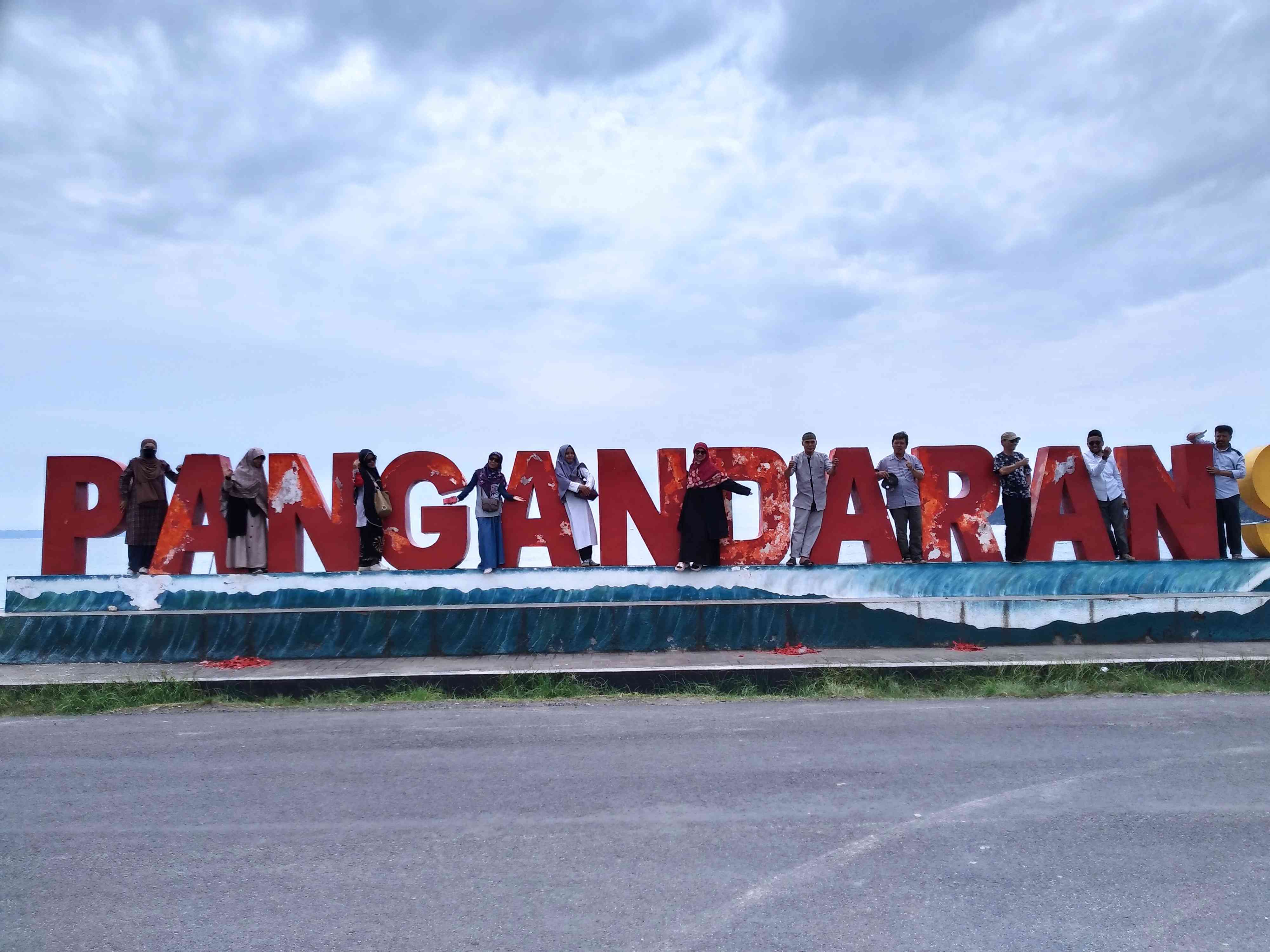 Pantai Pangandaran, Indah Menawan Favorit Wisatawan