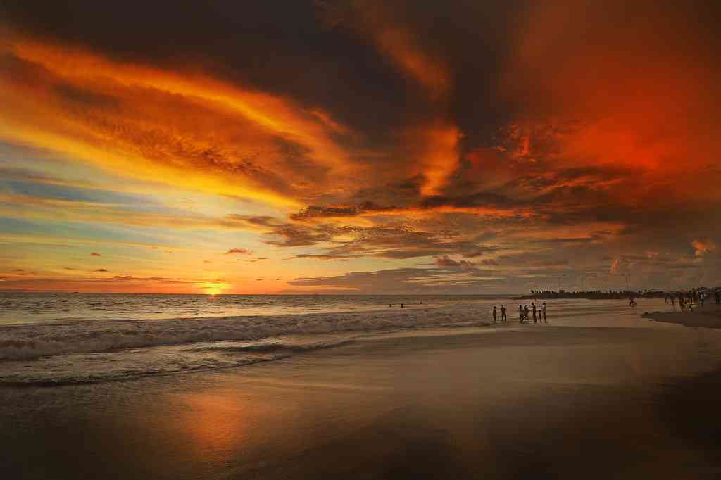 Kunanti Cintamu di Pantai Purus