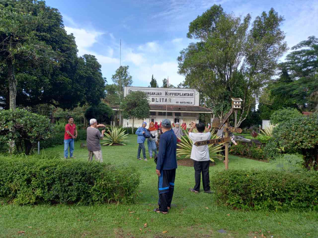 Pesona Kebun Kopi di Blitar dan Eksotisme Bromo, Masih Belum Bangga Berwisata di Indonesia?