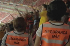 Saat Emak-Emak Jadi Tameng Pencegah Kekerasan di Sepak Bola Brasil
