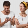 Cinta & Media Sosial: Bagaimana Penggunaan Media Sosial Mempengaruhi Persepsi dan Interaksi Cinta?