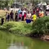 Pak Anies Baswedan Dipukul Pak RT Sampai Tercebur ke Sungai