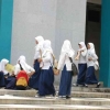 Tak Pakai Ciput Jilbab, Belasan Siswi SMP Digunduli Guru