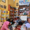 Catatan Kritis Pegiat Literasi di Hari Aksara Internasional