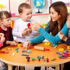 Kelebihan dan Kekurangan Day Care bagi Perkembangan Anak, dan Pentingnya Peran Serta Orang Tua