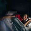 Ruangan yang Terang vs Ruangan yang Gelap: Manakah yang Cocok untuk Tidur yang Nyenyak