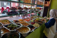 Warsun Bu Sholeh: Ambil Makanan dan Catat Sendiri