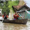 Pengais  Rejeki Dibalik Bencana Banjir