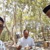 Makan Siang di Kebun SMP 10 PPU, Kalimantan Timur