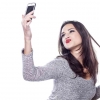 Selfie: Antara Ekspresi Diri dan Kecemasan Sosial