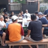 Kebersamaan Hangat: Mensyukuri Ulang Tahun di Rumah Ketua RT