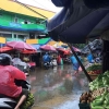 Pejuang kehidupan: Jakarta hujan, "no problem", "life must go on"