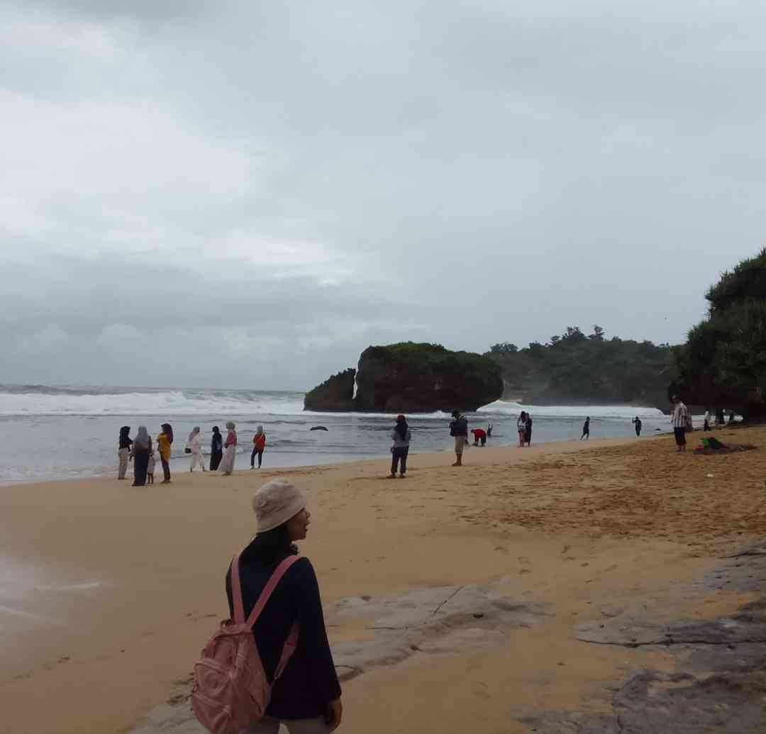 Munggahan Sebelum Puasa, Guru SMAN Dolopo Wisata ke Pantai Kukup