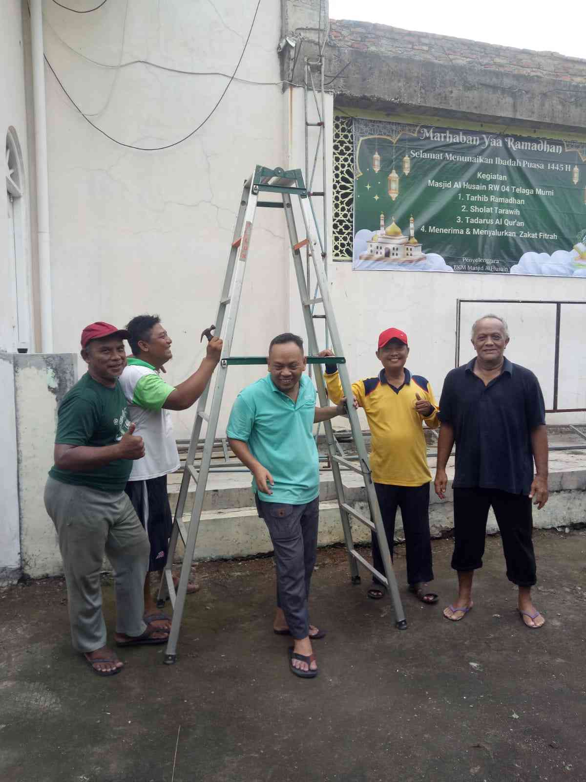 Penyambutan Bulan Suci Ramadhan 1445 H, DKM Masjid Al Husain Melaksanakan Kerja Bakti