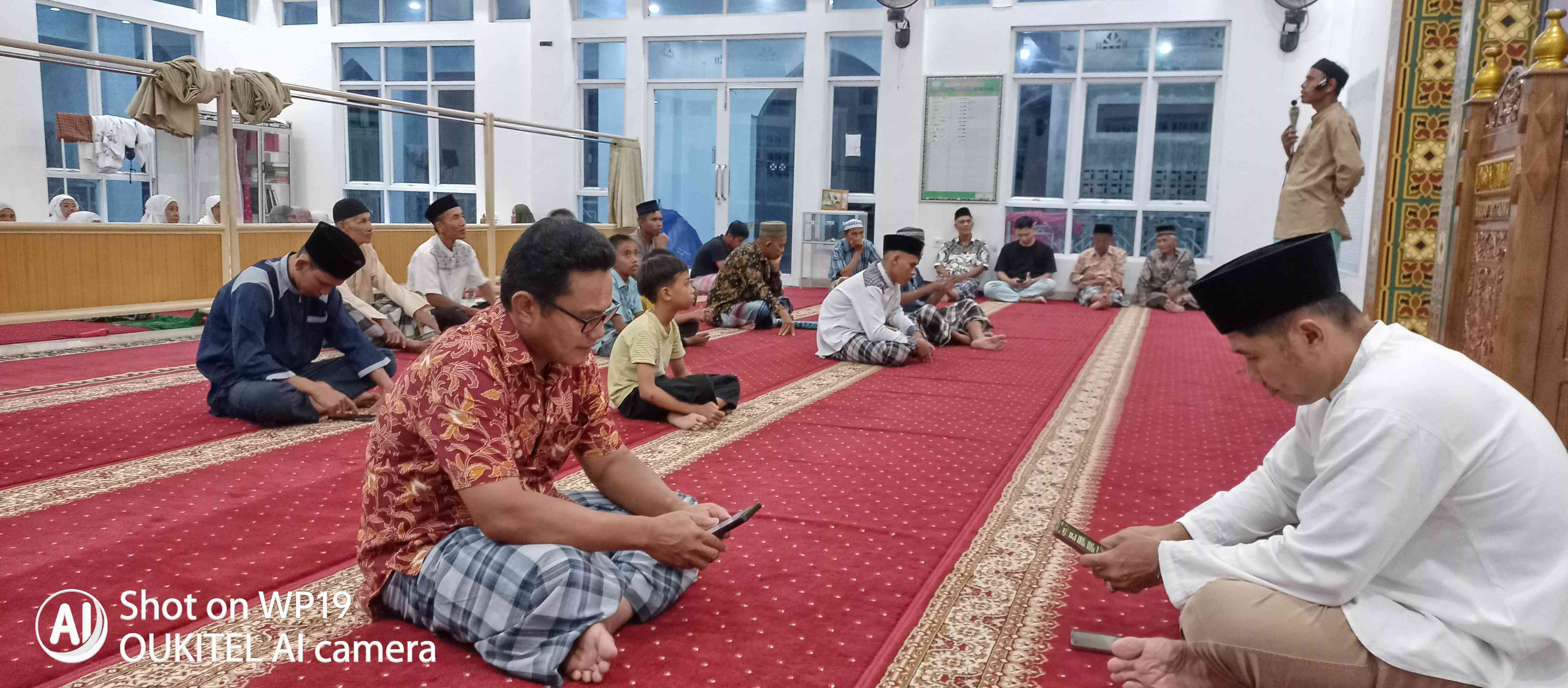 Tarawih Pertama di Masjid At-Taqwa: Hujan Lebat dan Jamaah yang Masih Sedikit